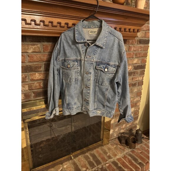 Vintage Guess Jeans Light Denim Jacket Size Medium Men’s Logo On Front - Picture 1 of 7
